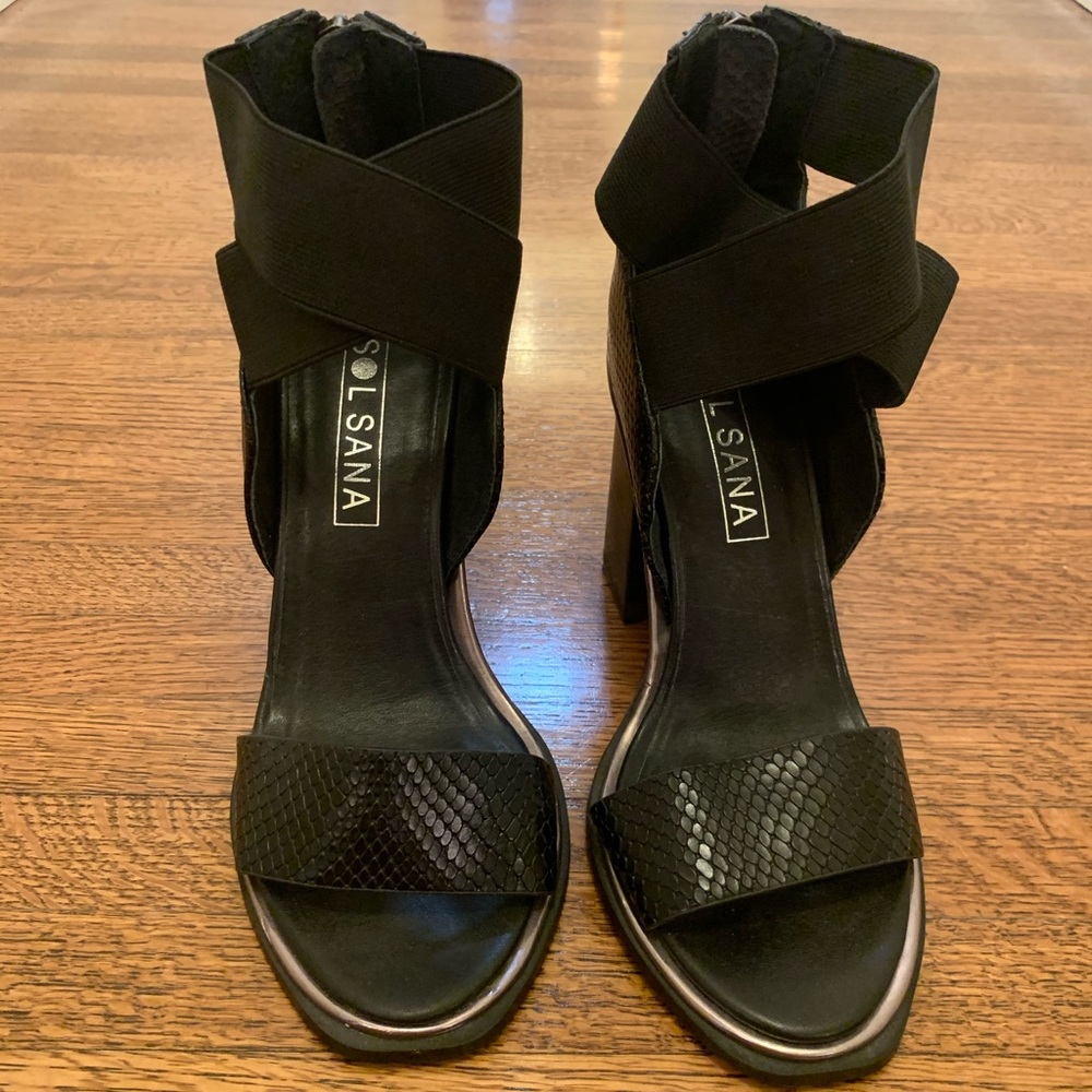 Sol Sana black open toed shoe